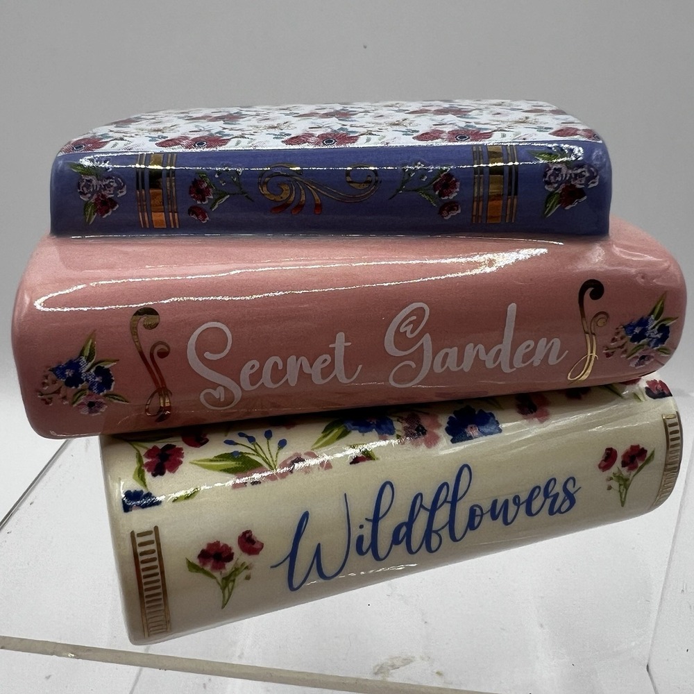 New Stacked Books Salt & Pepper Shakers Cracker Barrel 2.5x3.5" Original Box